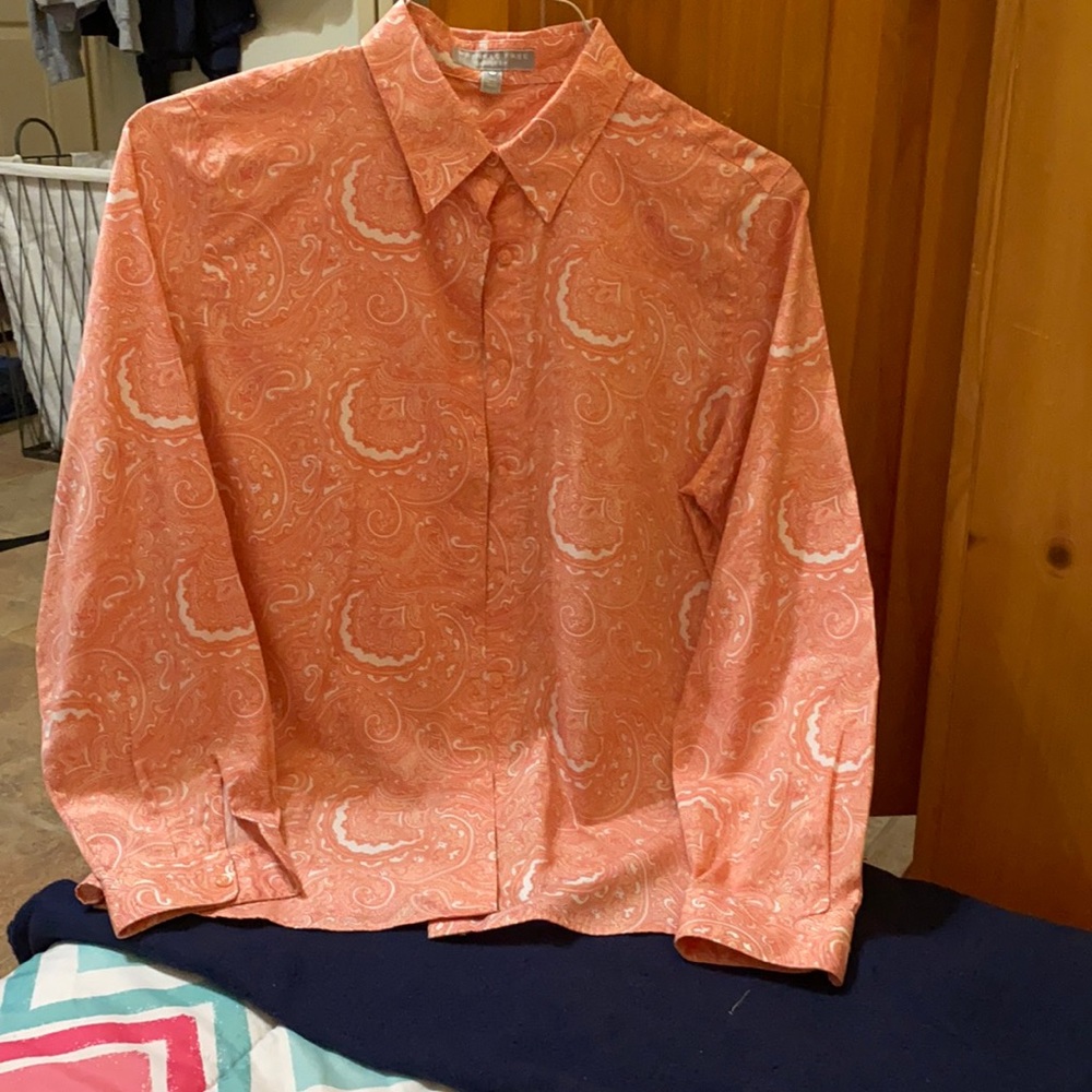 kids 14! fits like a woman’s medium !